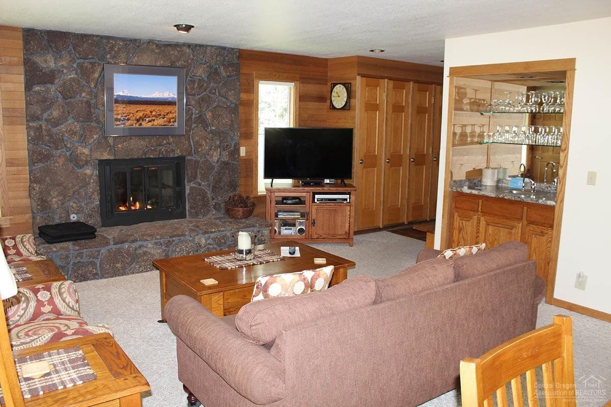 20200421064352634935000000-o. Photo 5 of 17, 57307 Beaver Ridge Loop Unit 7D, Sunriver, OR 97707