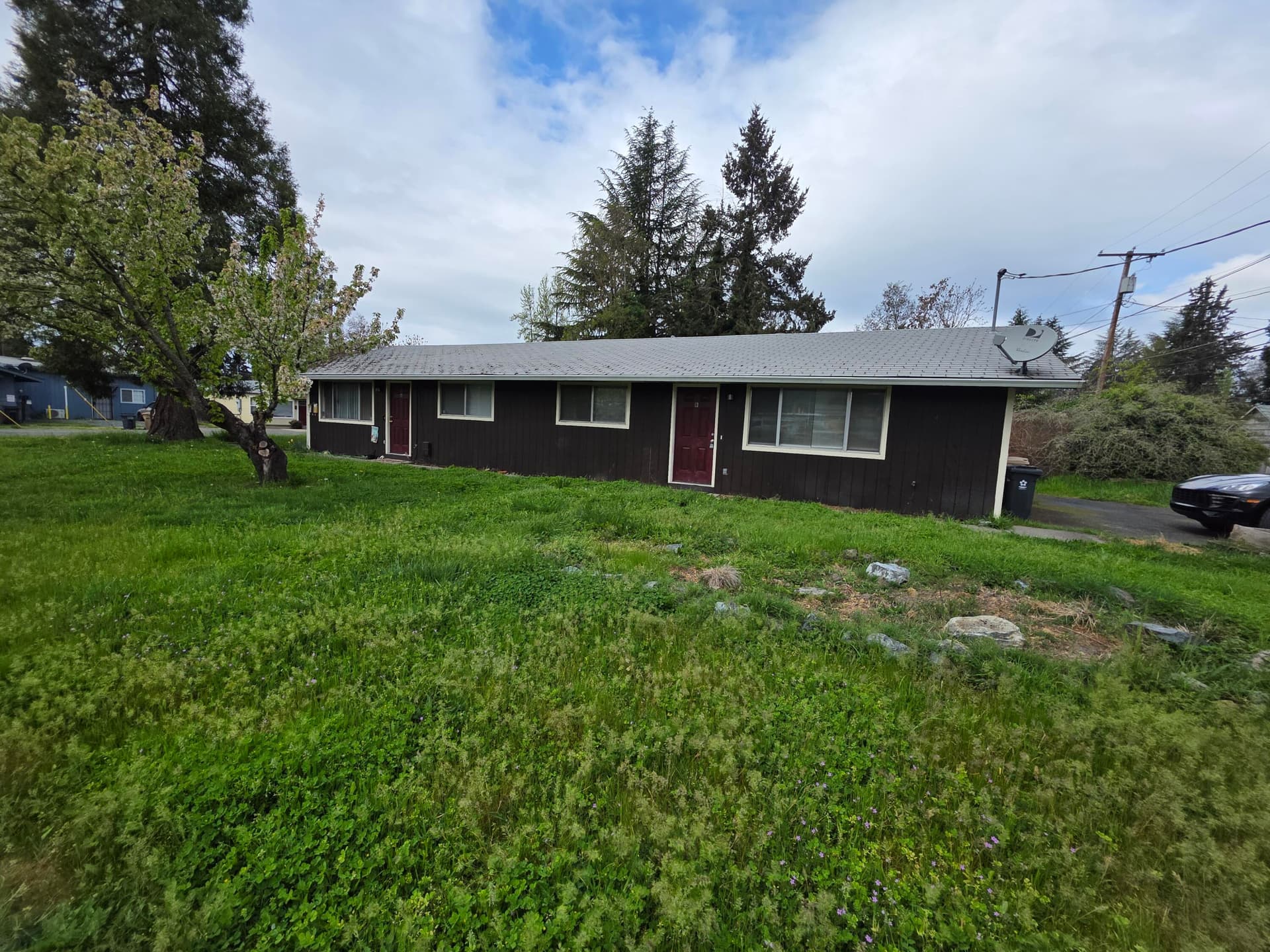 Front of Home. Photo 1 of 7, 522 SE J Street Unit A & B, Grants Pass, OR 97526