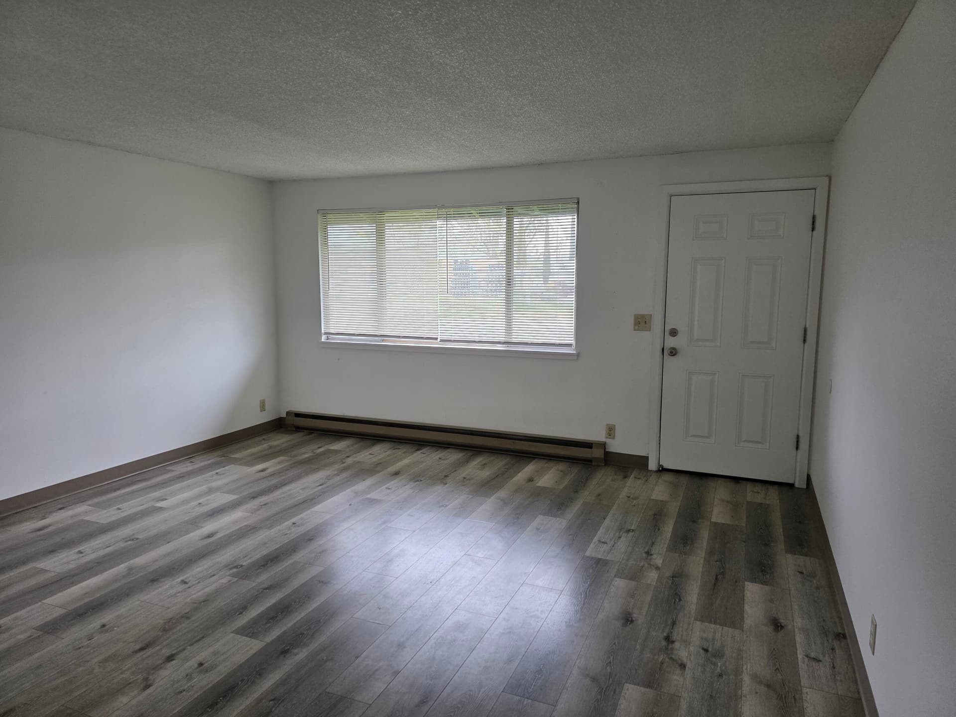 Living Room. Photo 2 of 7, 522 SE J Street Unit A & B, Grants Pass, OR 97526