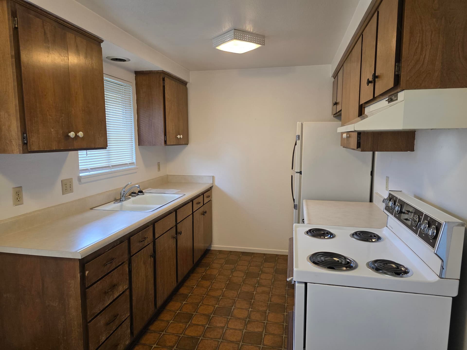 Kitchen. Photo 3 of 7, 522 SE J Street Unit A & B, Grants Pass, OR 97526