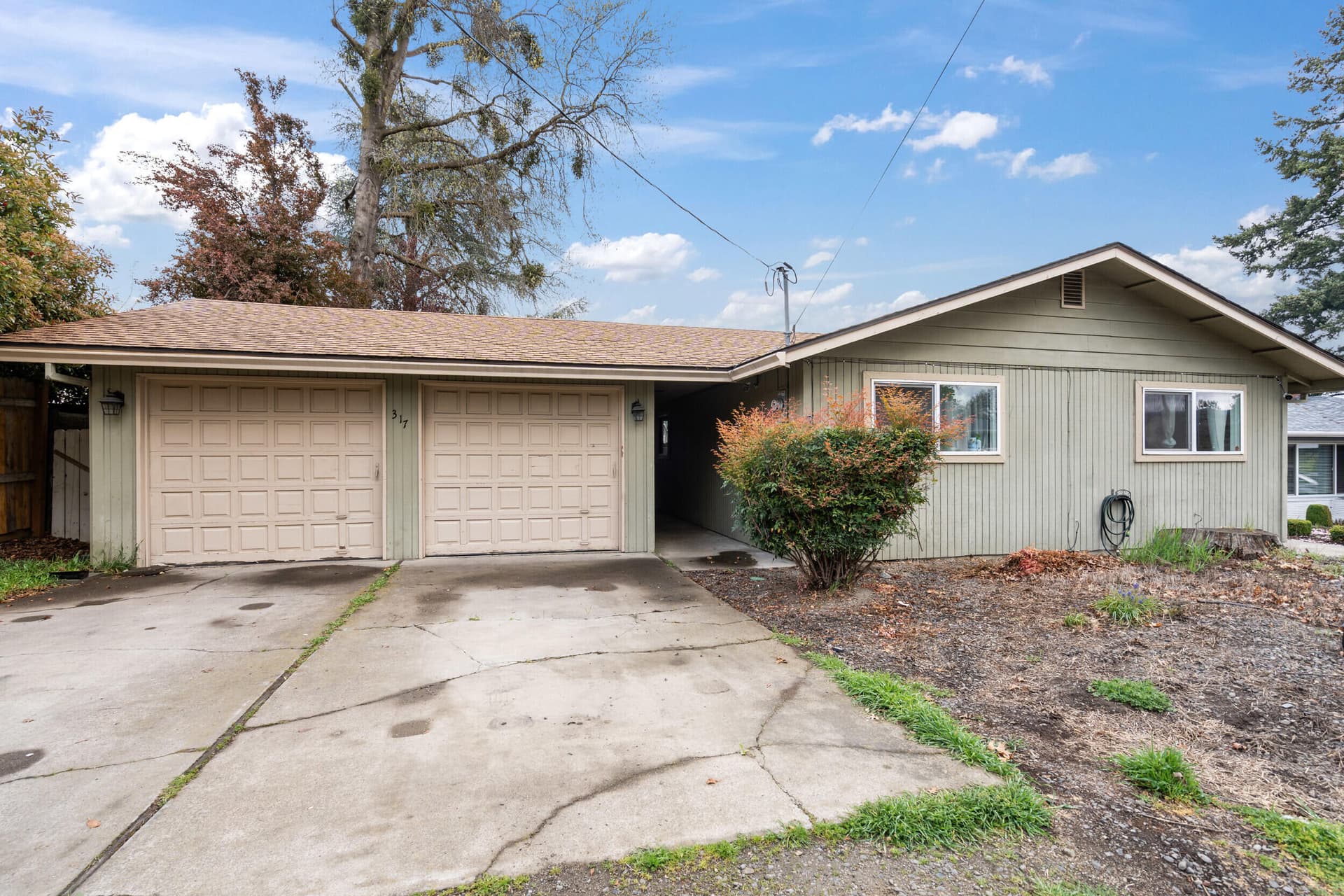 29_317-highland-dr-9. Photo 1 of 28, 317 Highland Drive, Medford, OR 97504