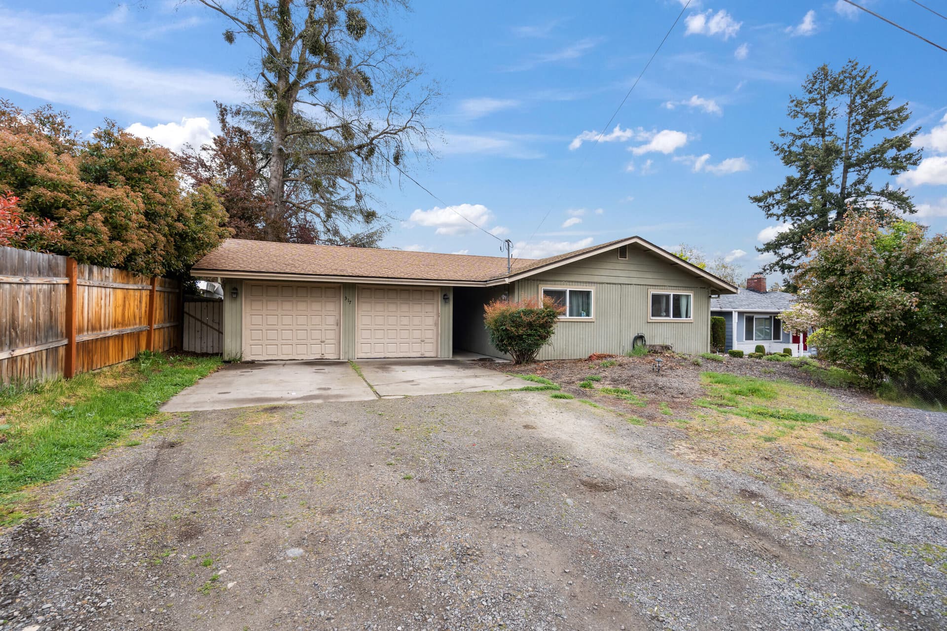 30_317-highland-dr-10b. Photo 3 of 28, 317 Highland Drive, Medford, OR 97504