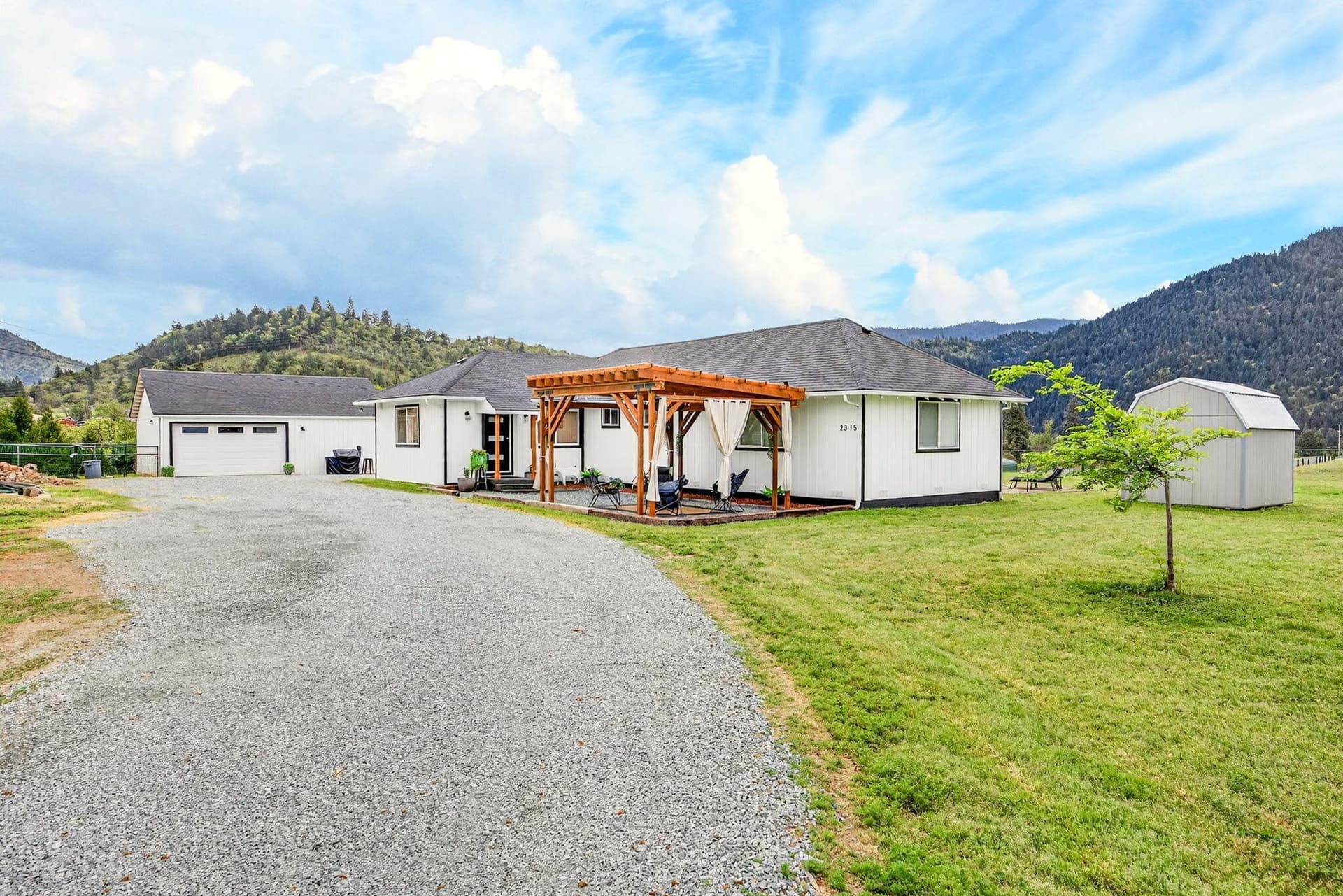 ApxFB00001. Photo 1 of 44, 2315 NE Foothill Boulevard, Grants Pass, OR 97526