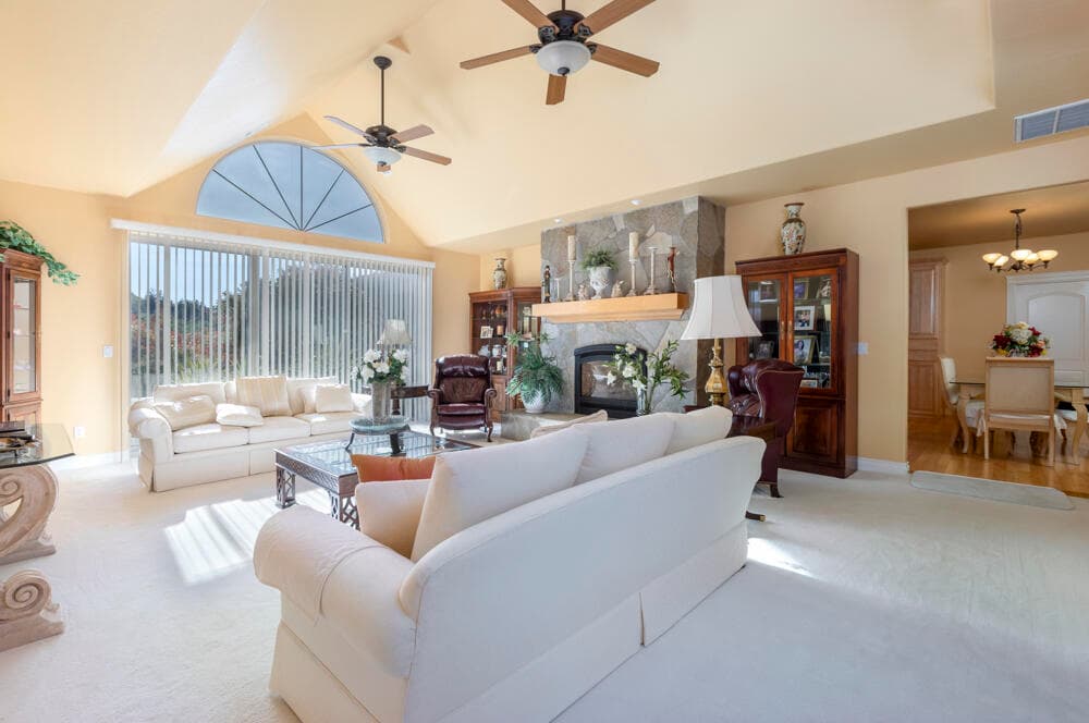 Grand Living. Photo 3 of 30, 2567 SE Coriander Way, Grants Pass, OR 97527