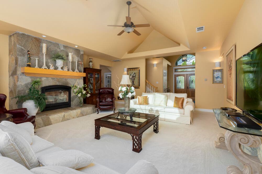 Beautiful Vaulted ceilings. Photo 4 of 30, 2567 SE Coriander Way, Grants Pass, OR 97527
