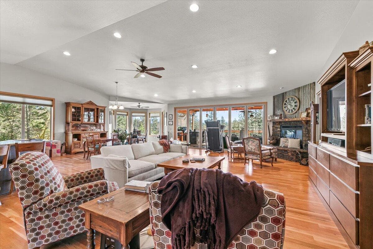 047-9R9A4576. Photo 5 of 51, 6501 Butte Falls Highway, Eagle Point, OR 97524