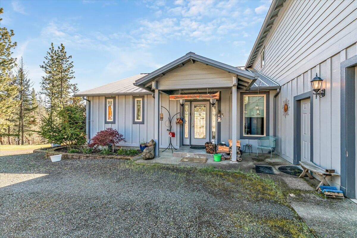 068-9R9A4677. Photo 2 of 51, 6501 Butte Falls Highway, Eagle Point, OR 97524