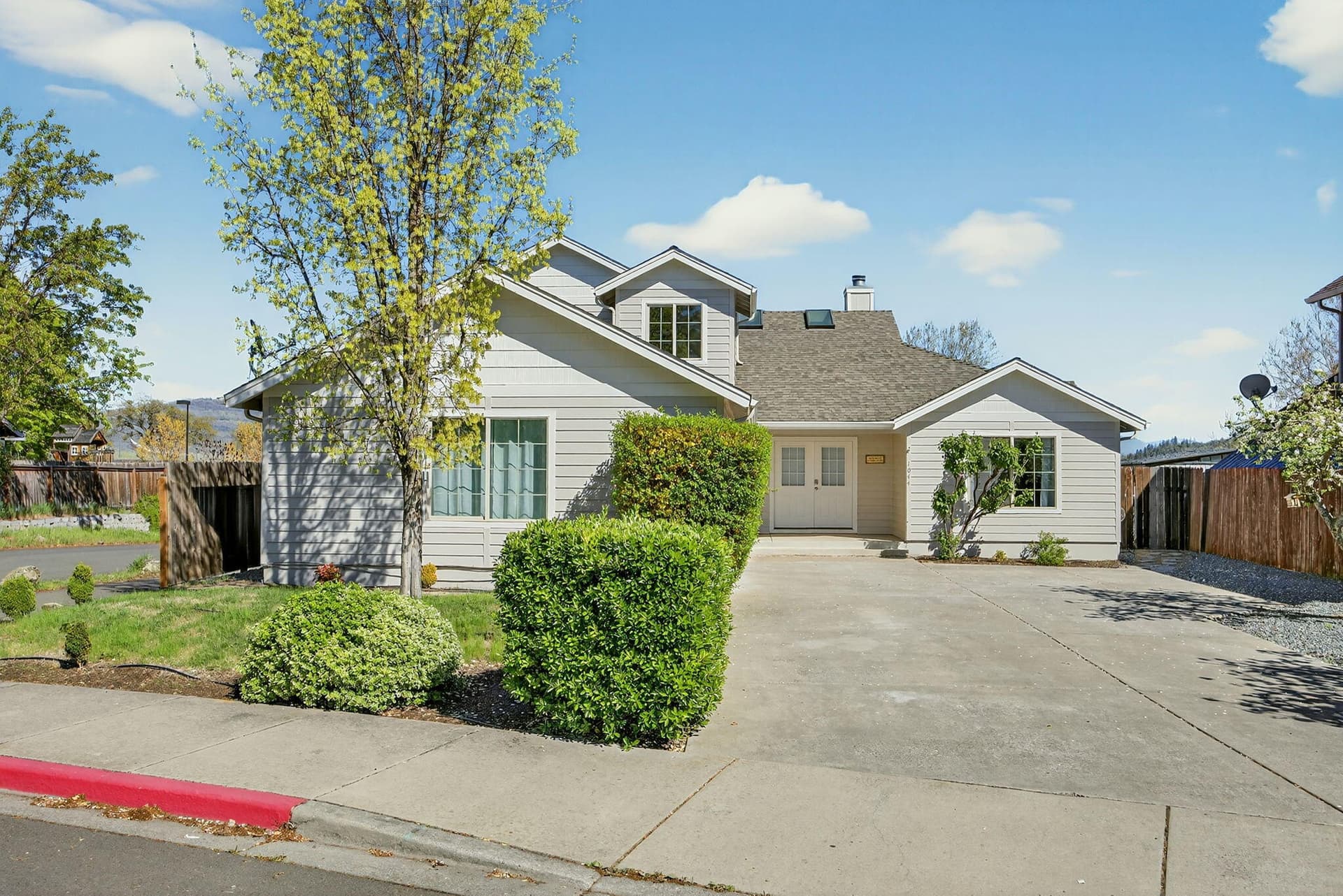 ApxHD00003. Photo 1 of 48, 1044 Havenwood Drive, Eagle Point, OR 97524