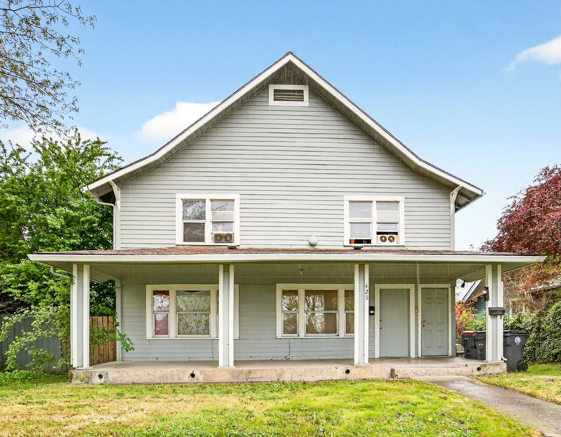 1. Photo 1 of 8, 429 N Holly Street, Medford, OR 97501