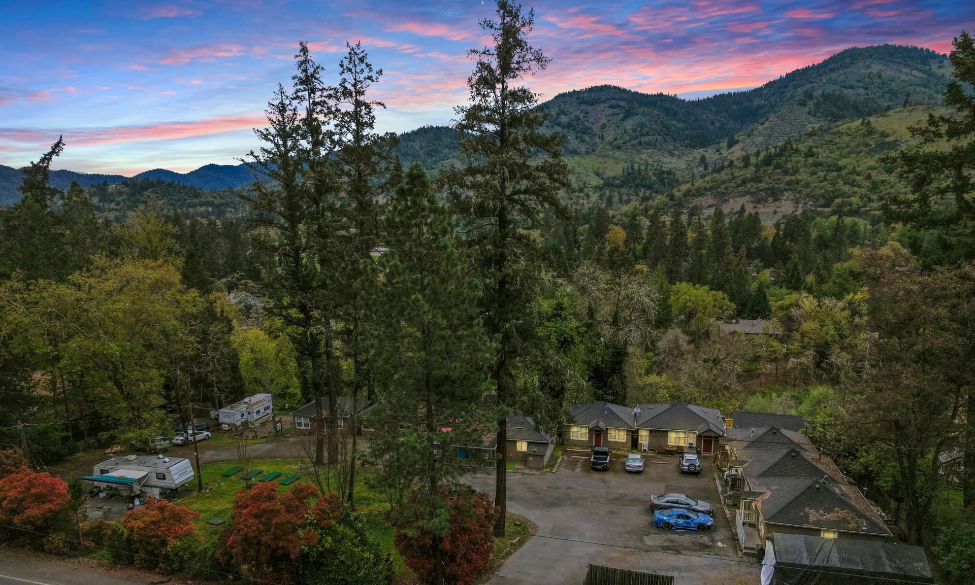 1. Photo 1 of 10, 4600 Rogue River Highway, Grants Pass, OR 97527