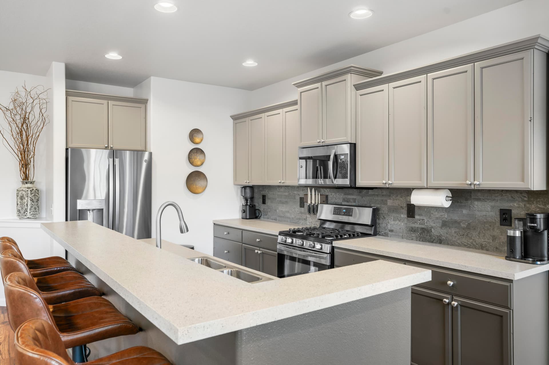 17-Kitchen. Photo 5 of 59, 16569 Beesley Place, La Pine, OR 97739