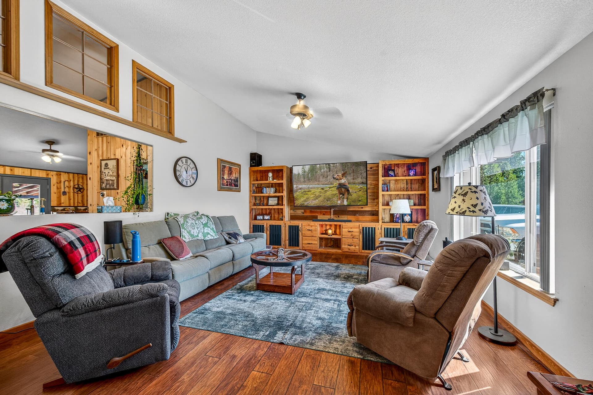 4. Photo 2 of 34, 137240 Mohawk Drive, Crescent, OR 97733