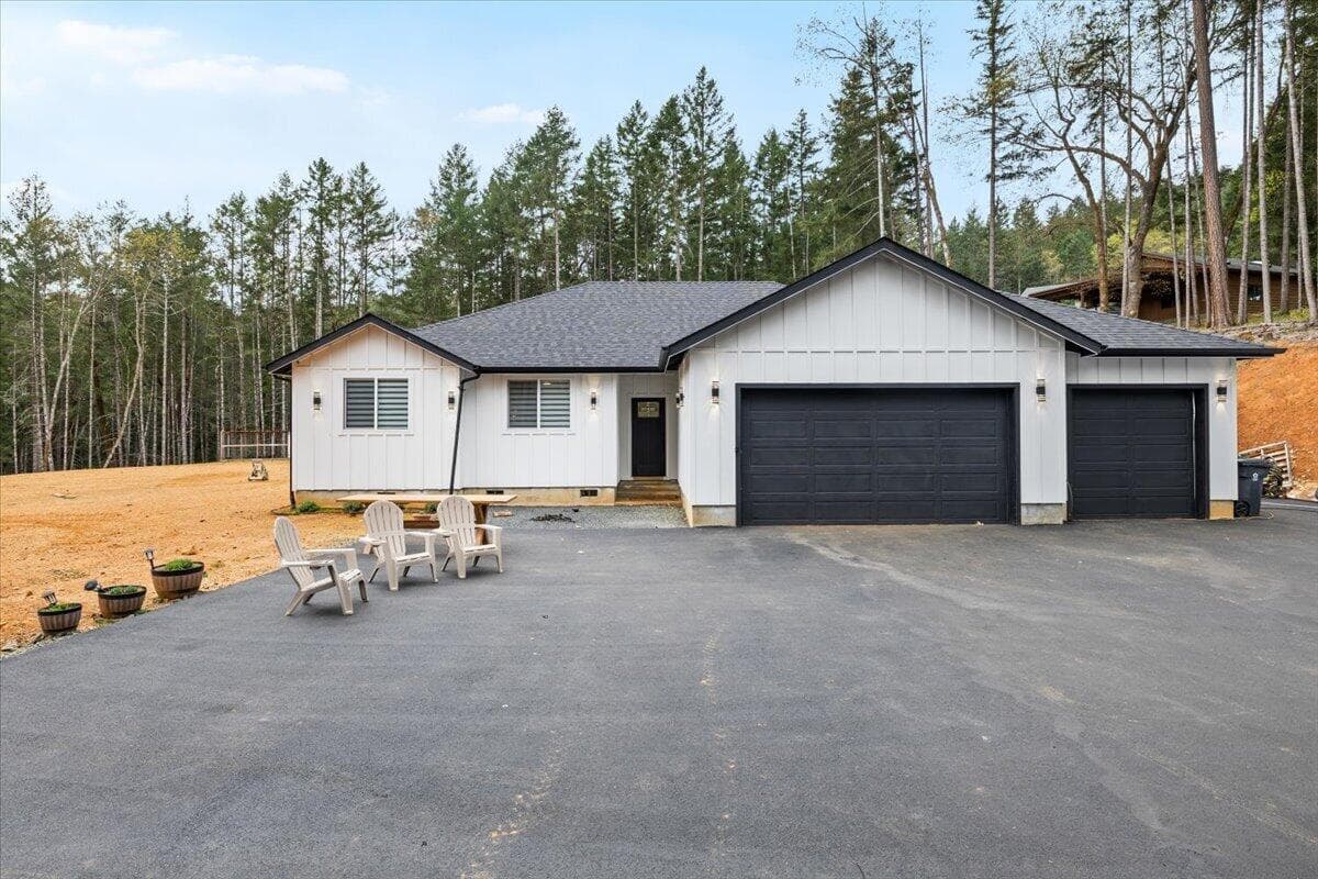01-CI_5285. Photo 1 of 32, 425 Bonnie Lane, Grants Pass, OR 97527