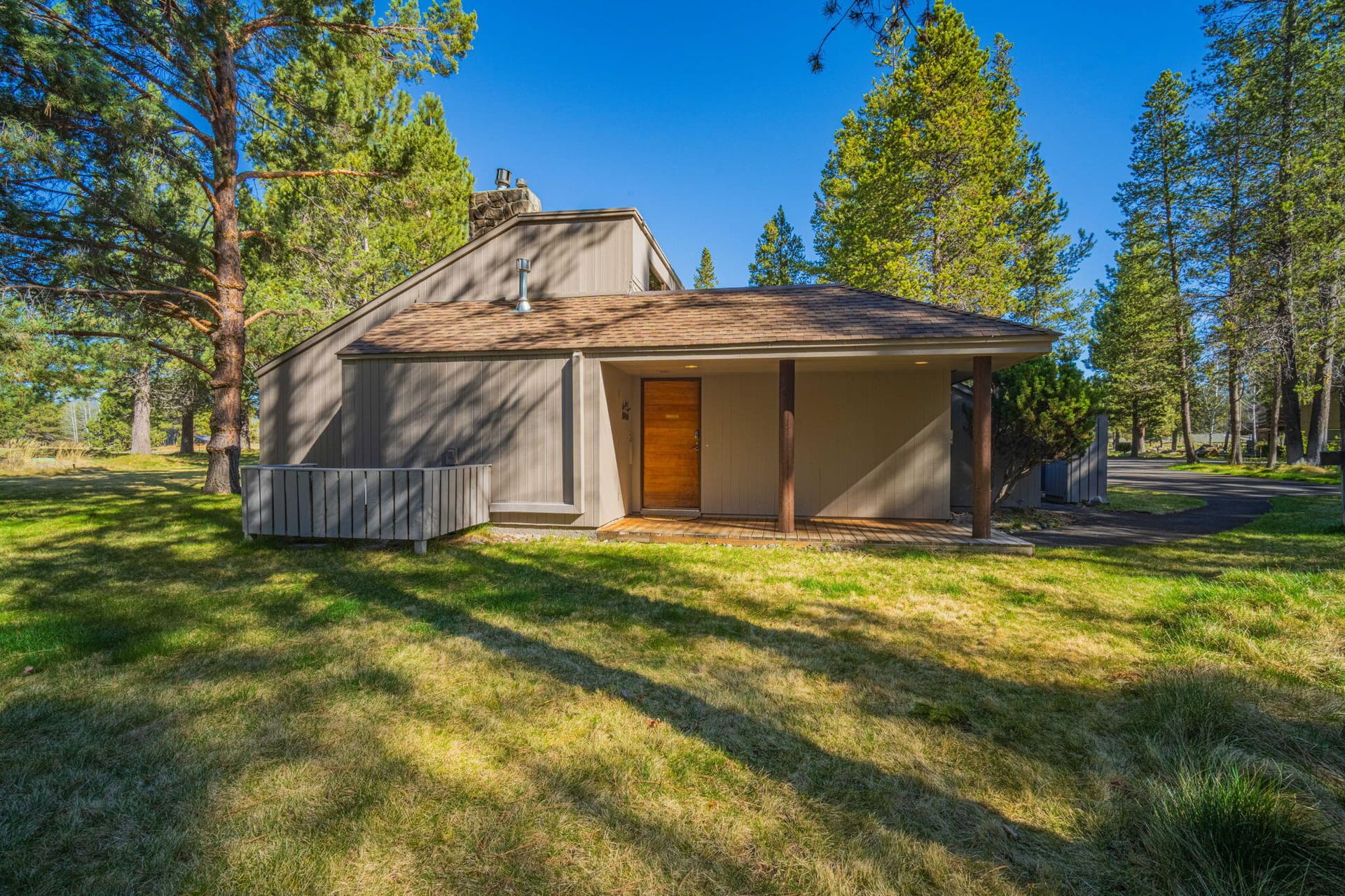 2-web-or-mls-58 Meadow House-2. Photo 2 of 30, 57258 Island Road Unit 58, Sunriver, OR 97707