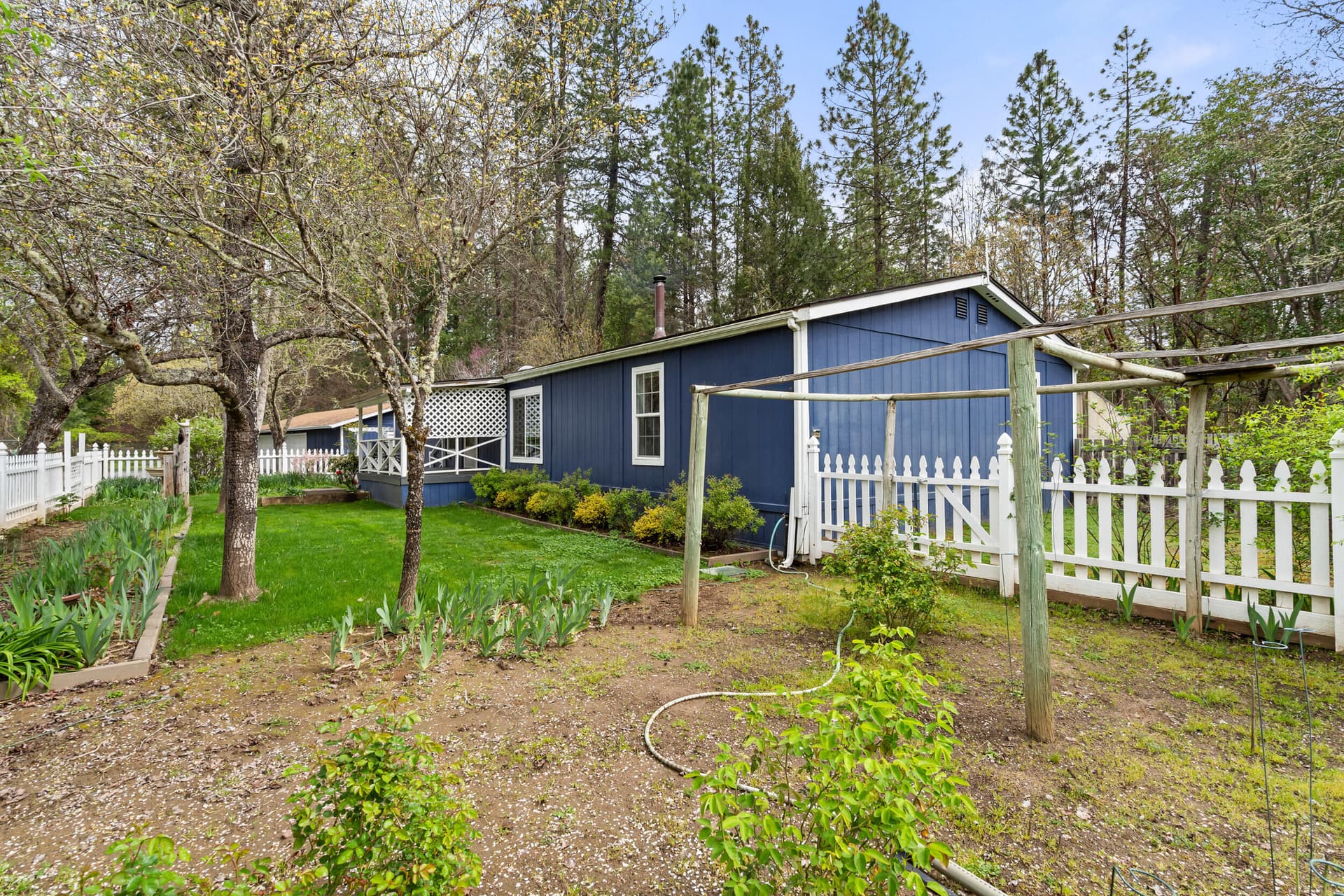 Front Yard Garden Area. Photo 4 of 38, 315 Queens Branch Road, Rogue River, OR 97537