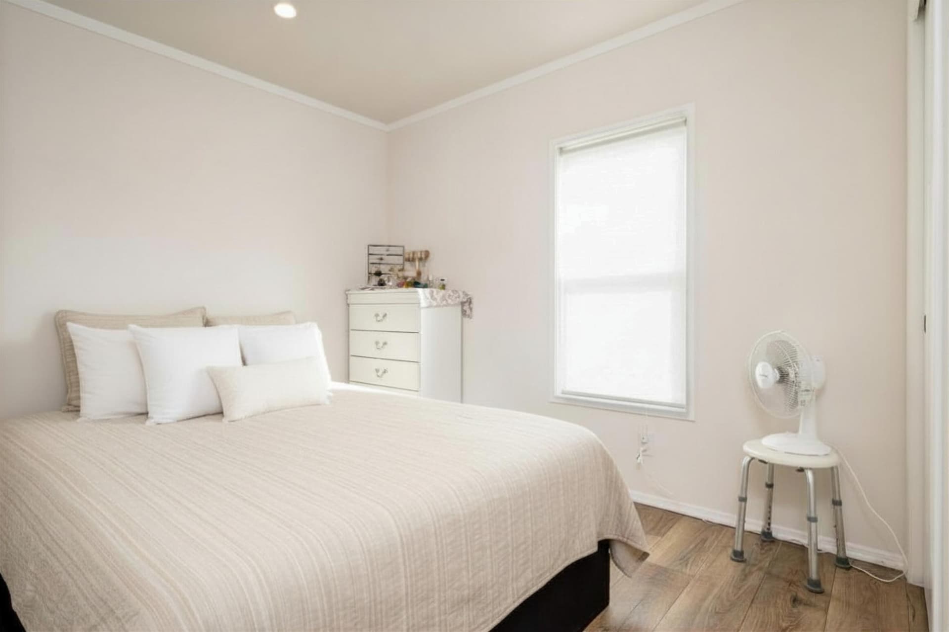 Primary Bed. Photo 3 of 10, 460 Arnos Street Unit 27, Talent, OR 97540