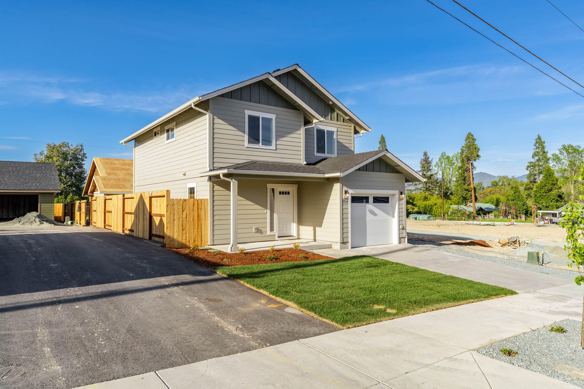 04-EXT2 (1 of 4). Photo 4 of 39, 2724 Denton Trail, Grants Pass, OR 97527