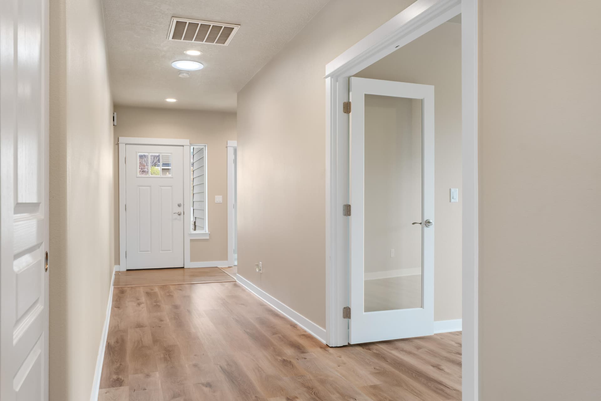 22-Hallway. Photo 5 of 39, 4485 SW Salmon Avenue, Redmond, OR 97756