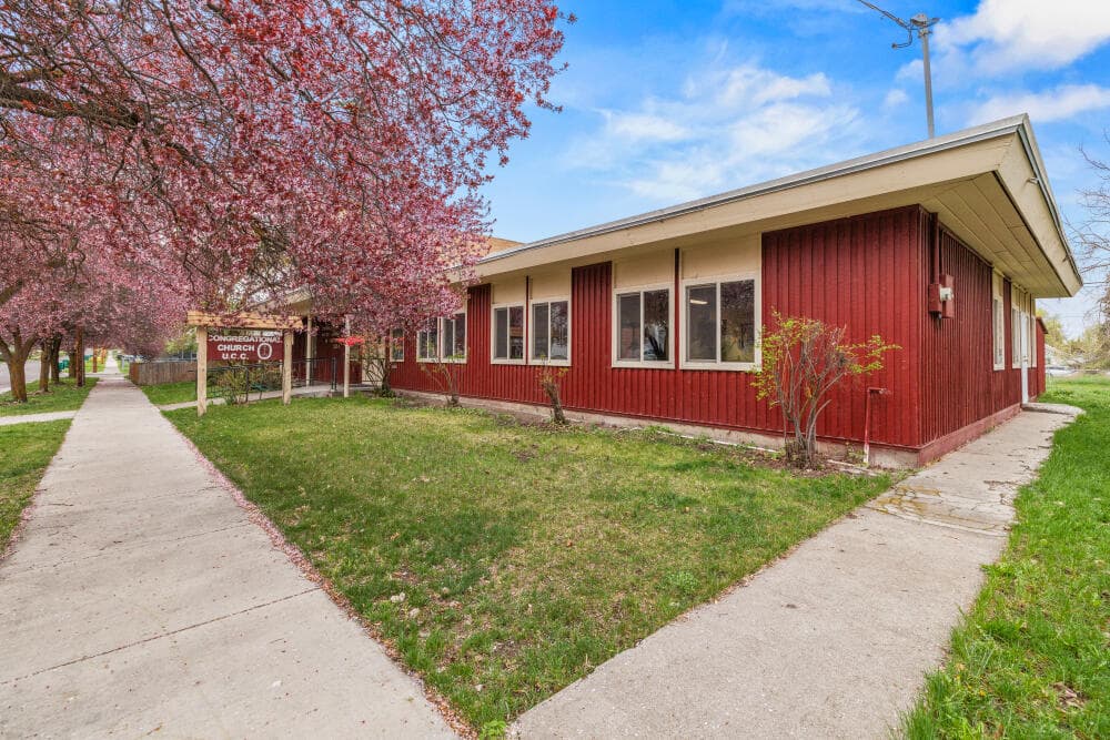 004. Photo 4 of 37, 2154 Garden Avenue, Klamath Falls, OR 97601