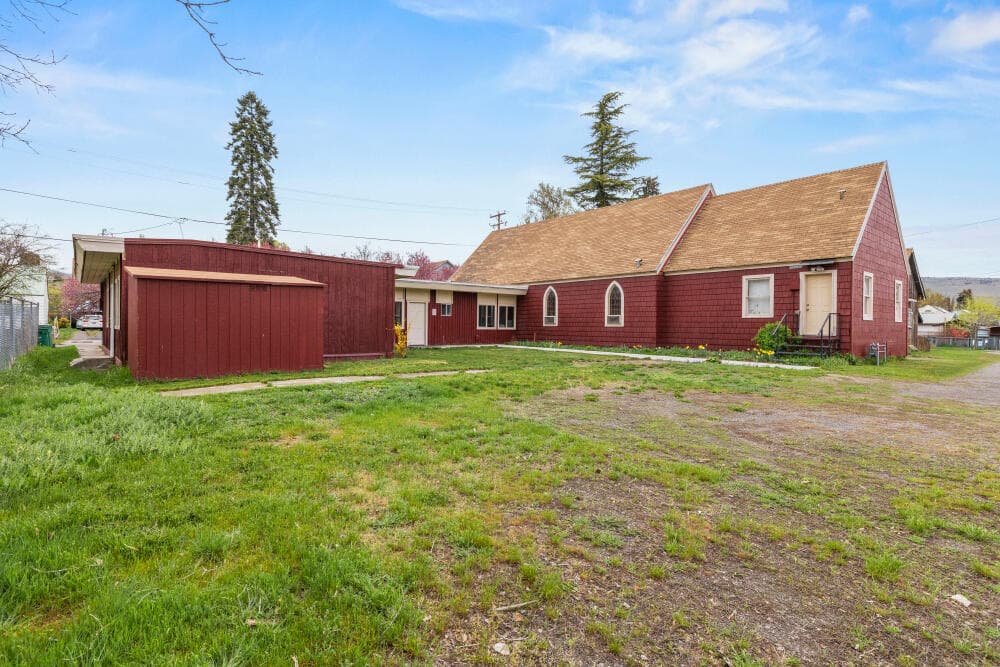 005. Photo 5 of 37, 2154 Garden Avenue, Klamath Falls, OR 97601