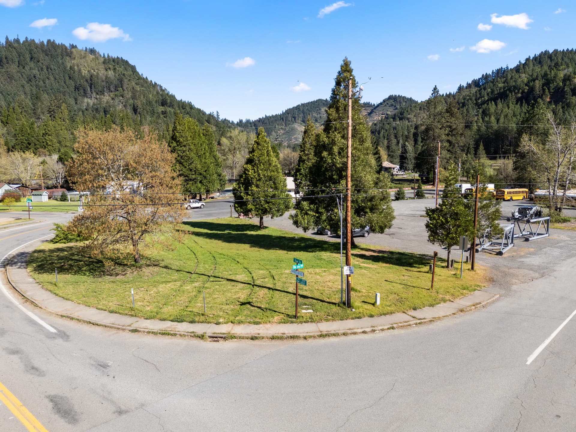440 old highway 99. Photo 1 of 12, 400 Old Highway, Wolf Creek, OR 97497