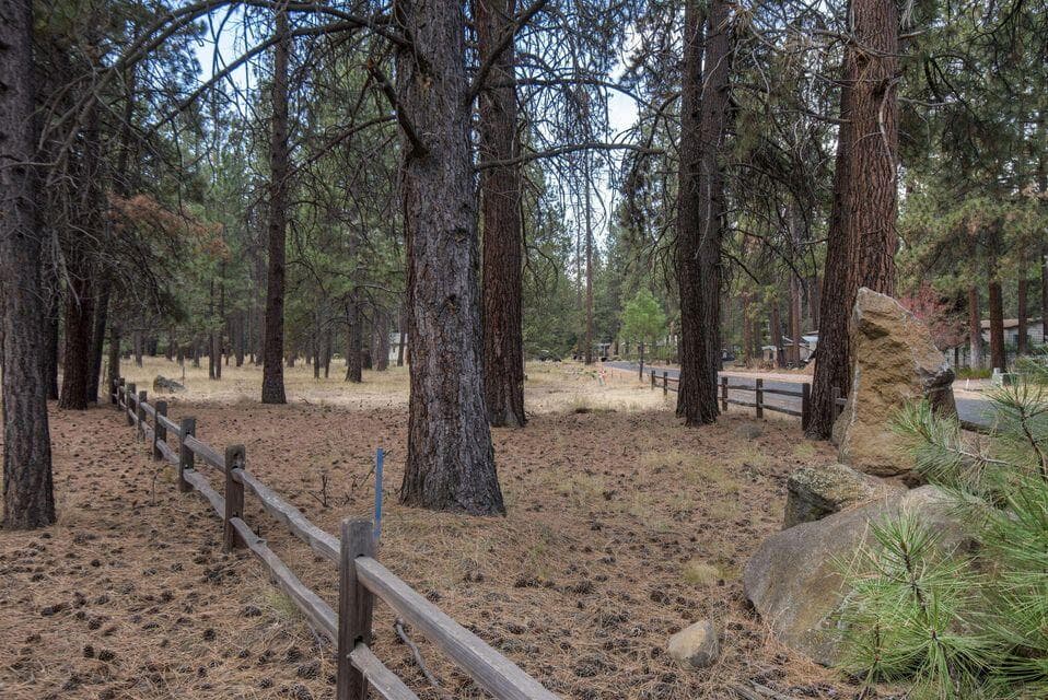 WC14. Photo 2 of 11, 157 W Black Crater Avenue, Sisters, OR 97759