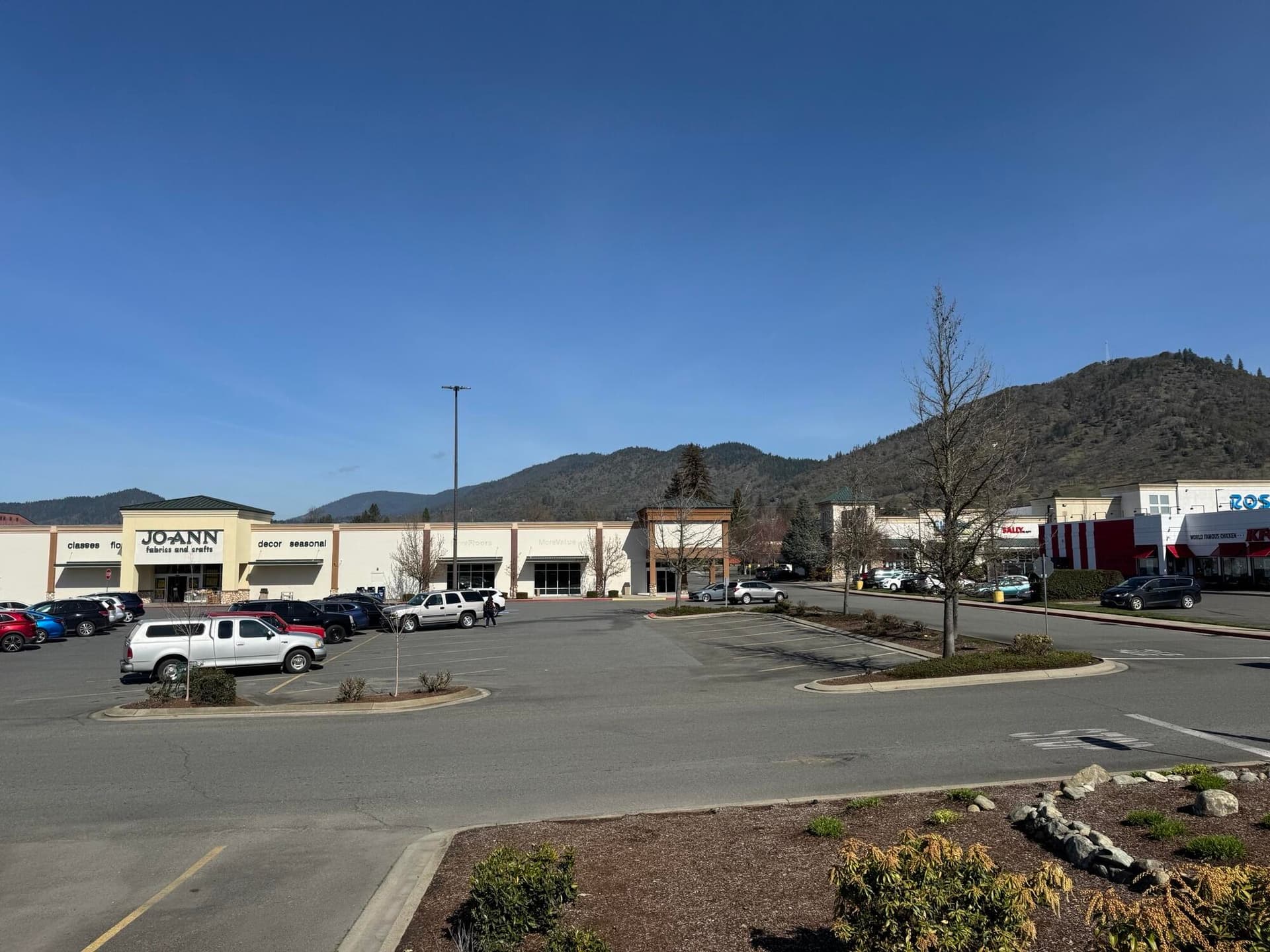 4. Photo 4 of 10, 959 NE D Street Unit 1060, Grants Pass, OR 97526