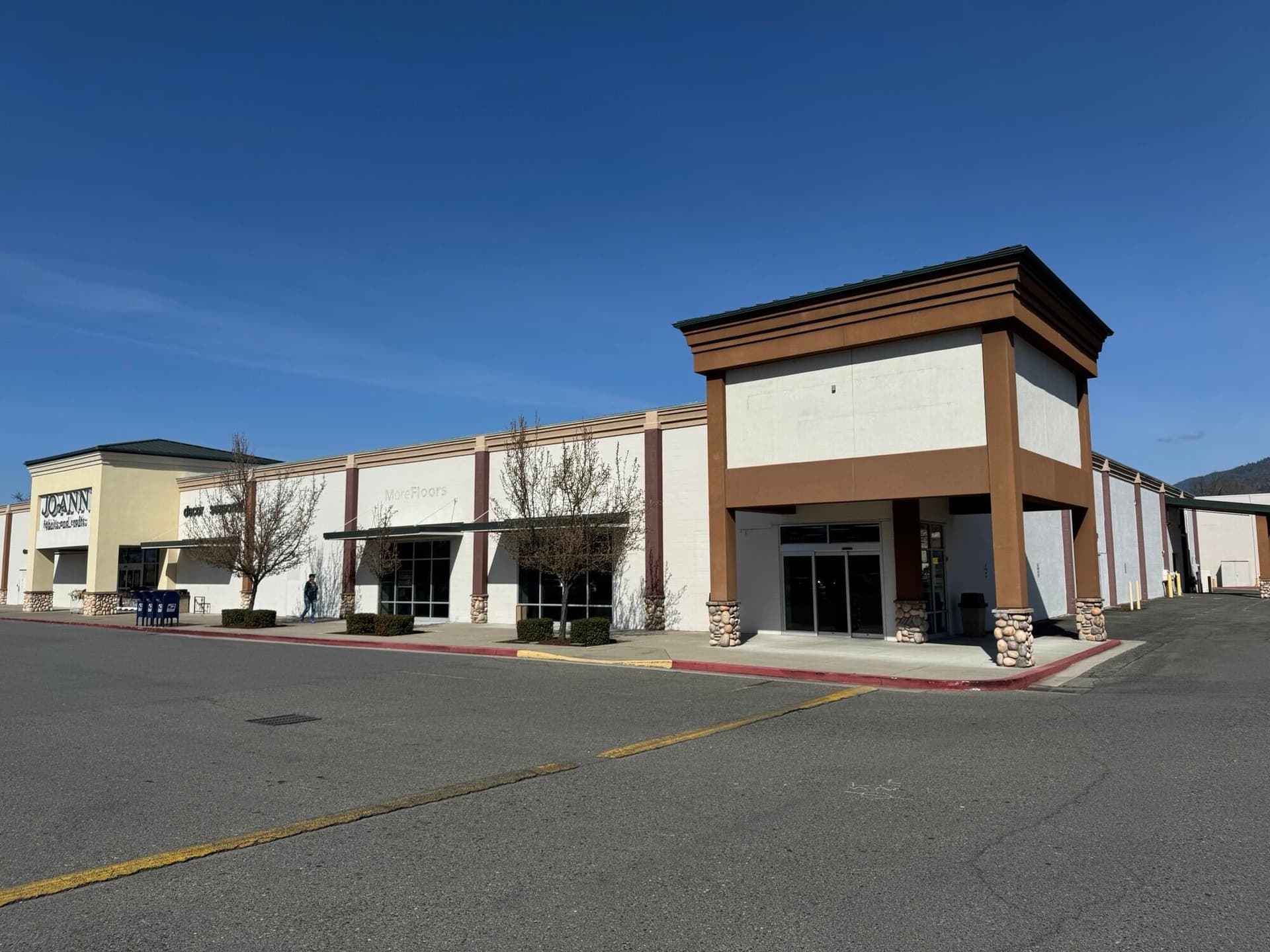 5. Photo 5 of 11, 959 NE D Street Unit 937C, Grants Pass, OR 97526
