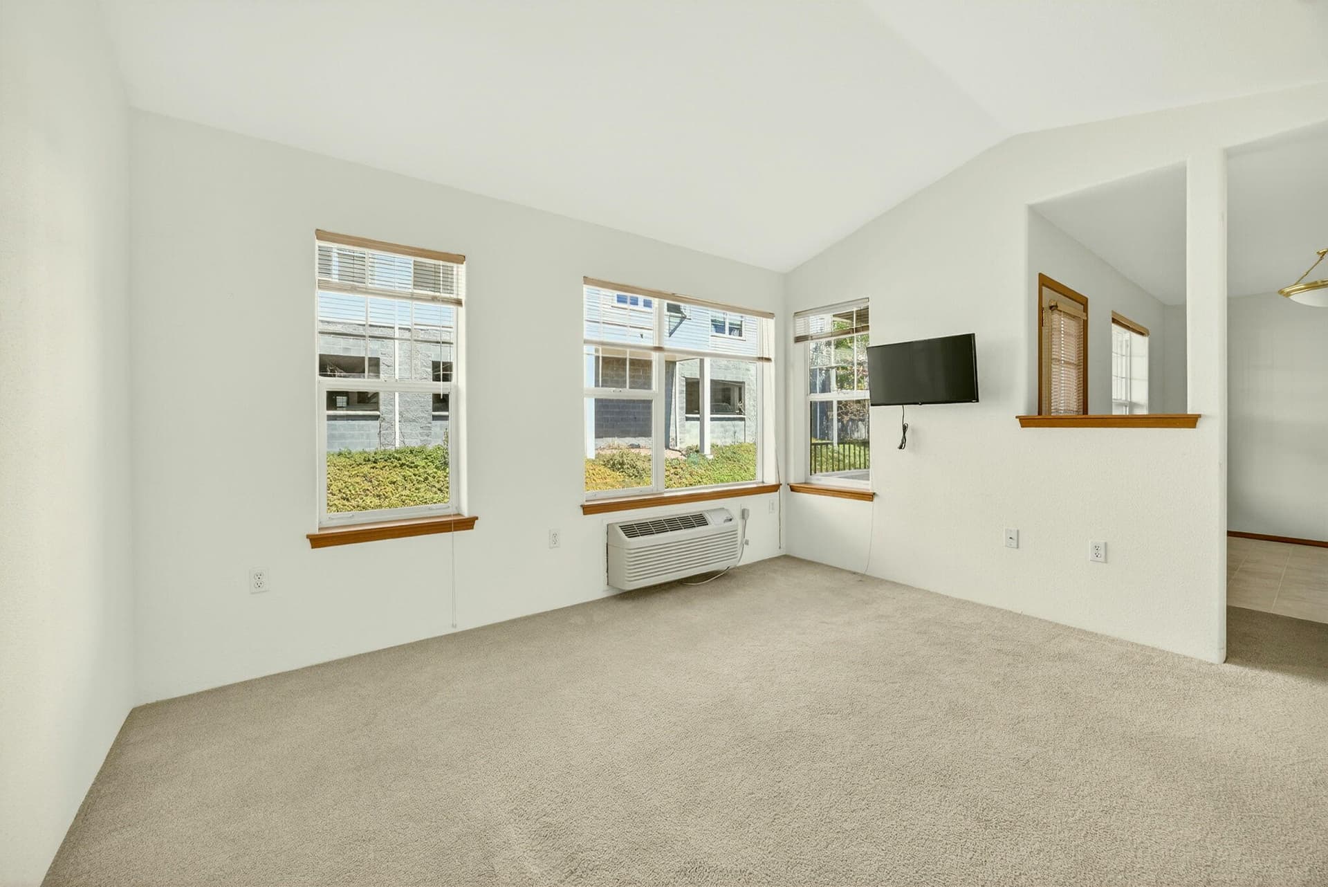 Apx943MMD00015. Photo 2 of 58, 943 Mountain Meadows Circle, Ashland, OR 97520