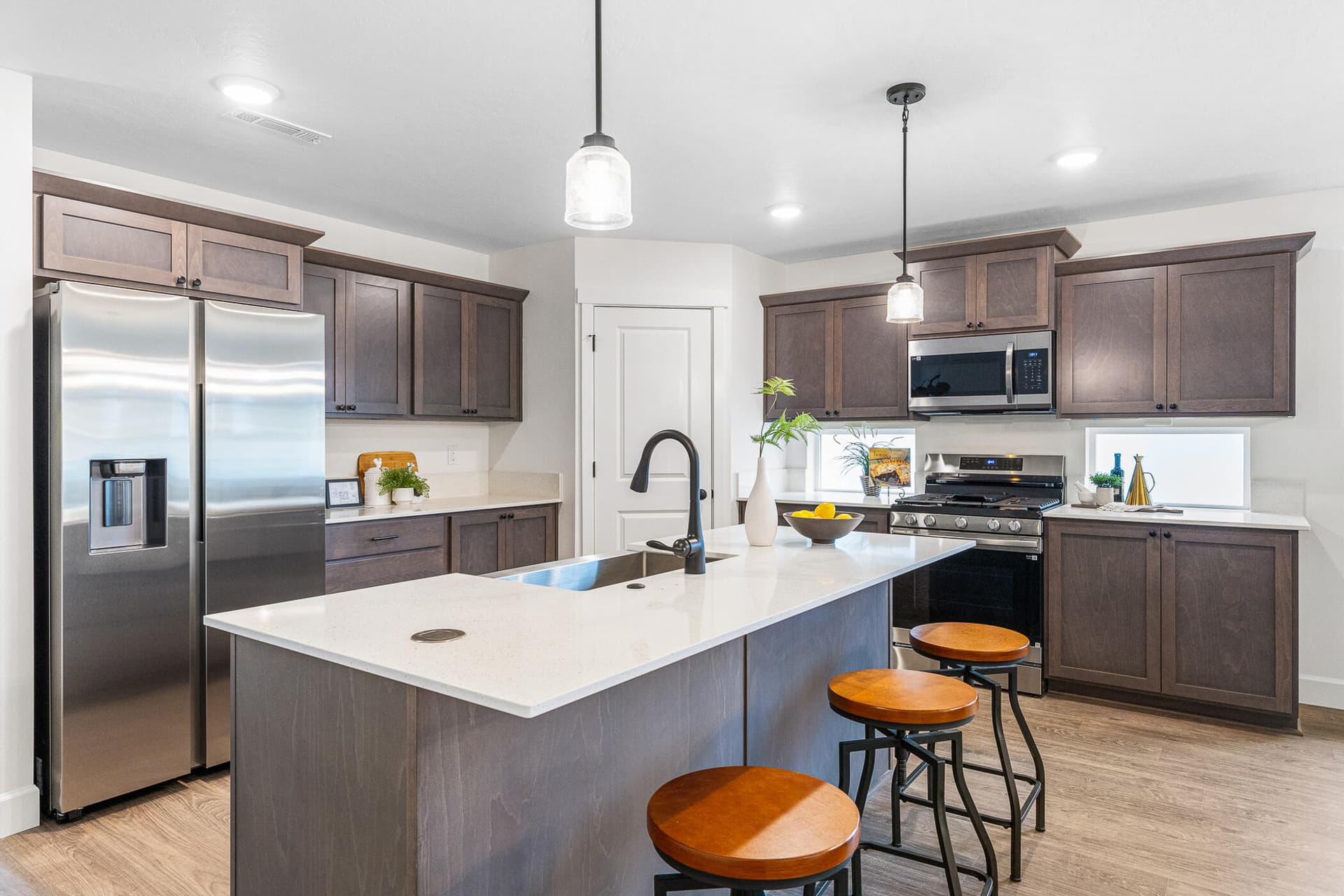 Kitchen. Photo 2 of 18, 843 NE Discovery Loop Unit Lot 169, Prineville, OR 97754