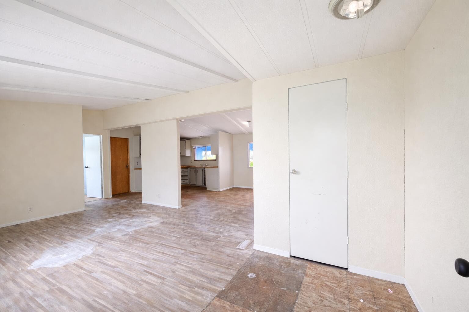 Front Entrance. Photo 5 of 19, 6707 Waggoner Court, Klamath Falls, OR 97603
