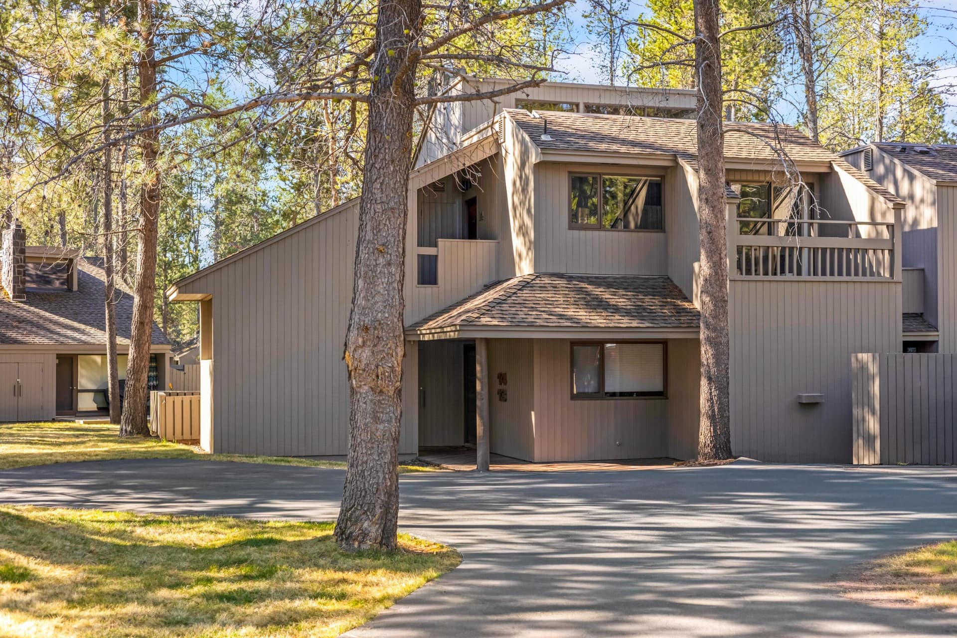 Front. Photo 1 of 27, 57214 Island Road Unit #14, Sunriver, OR 97707