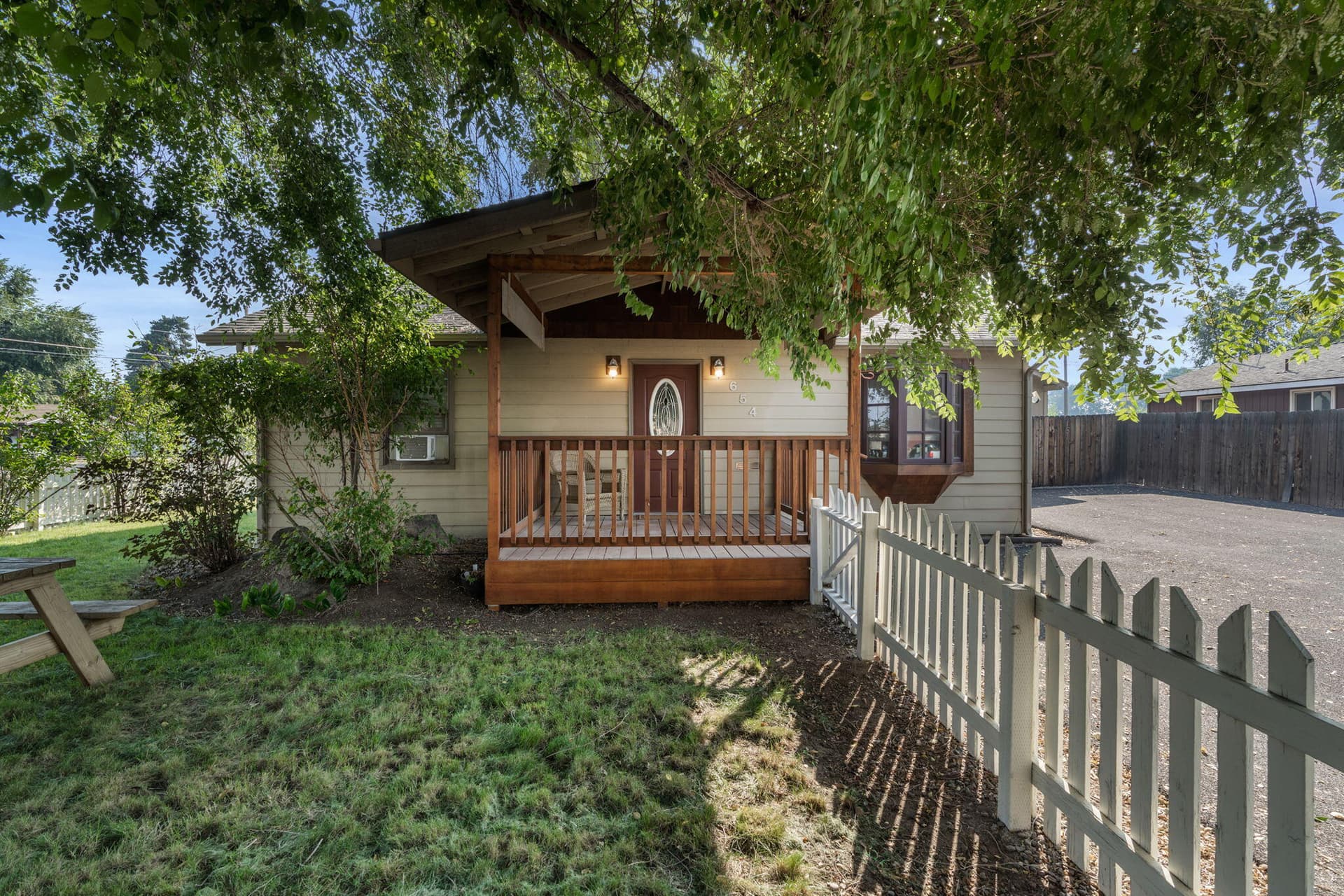 Welcoming entrance!. Photo 2 of 18, 654 NW 4th Street, Redmond, OR 97756