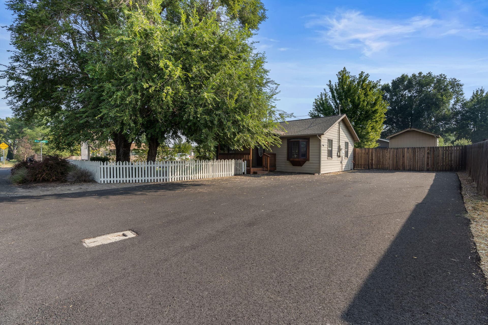 Lots of Parking. Photo 4 of 18, 654 NW 4th Street, Redmond, OR 97756