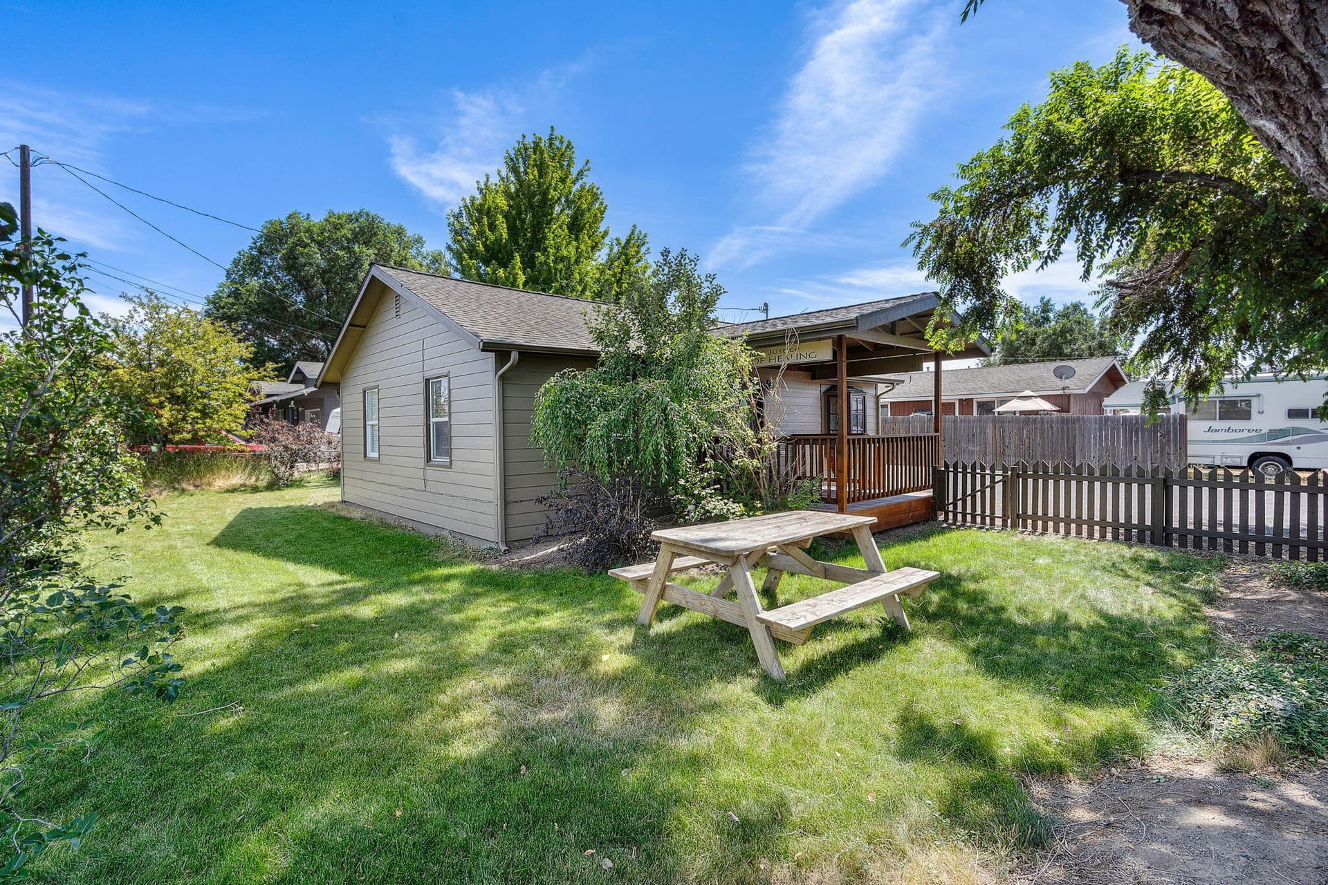 Beautiful Front Yard. Photo 5 of 26, 654 NW 4th Street, Redmond, OR 97756