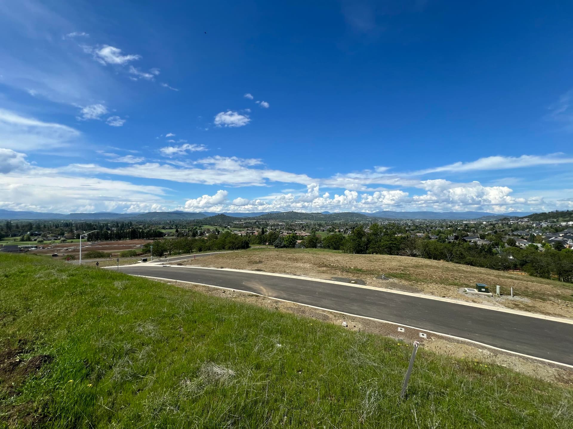 1. Photo 1 of 9, 468 Pinnacle Ridge Unit 88, Eagle Point, OR 97524