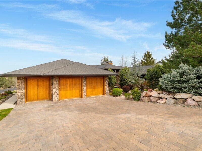 70-Exterior. Photo 4 of 64, 10811 Ironstone Court, Redmond, OR 97756