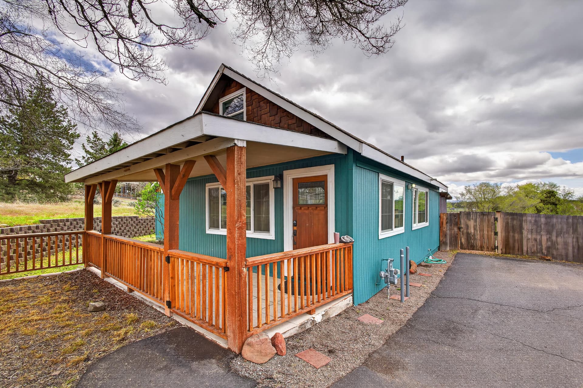 5. Photo 3 of 42, 451 SE C Street, Madras, OR 97741