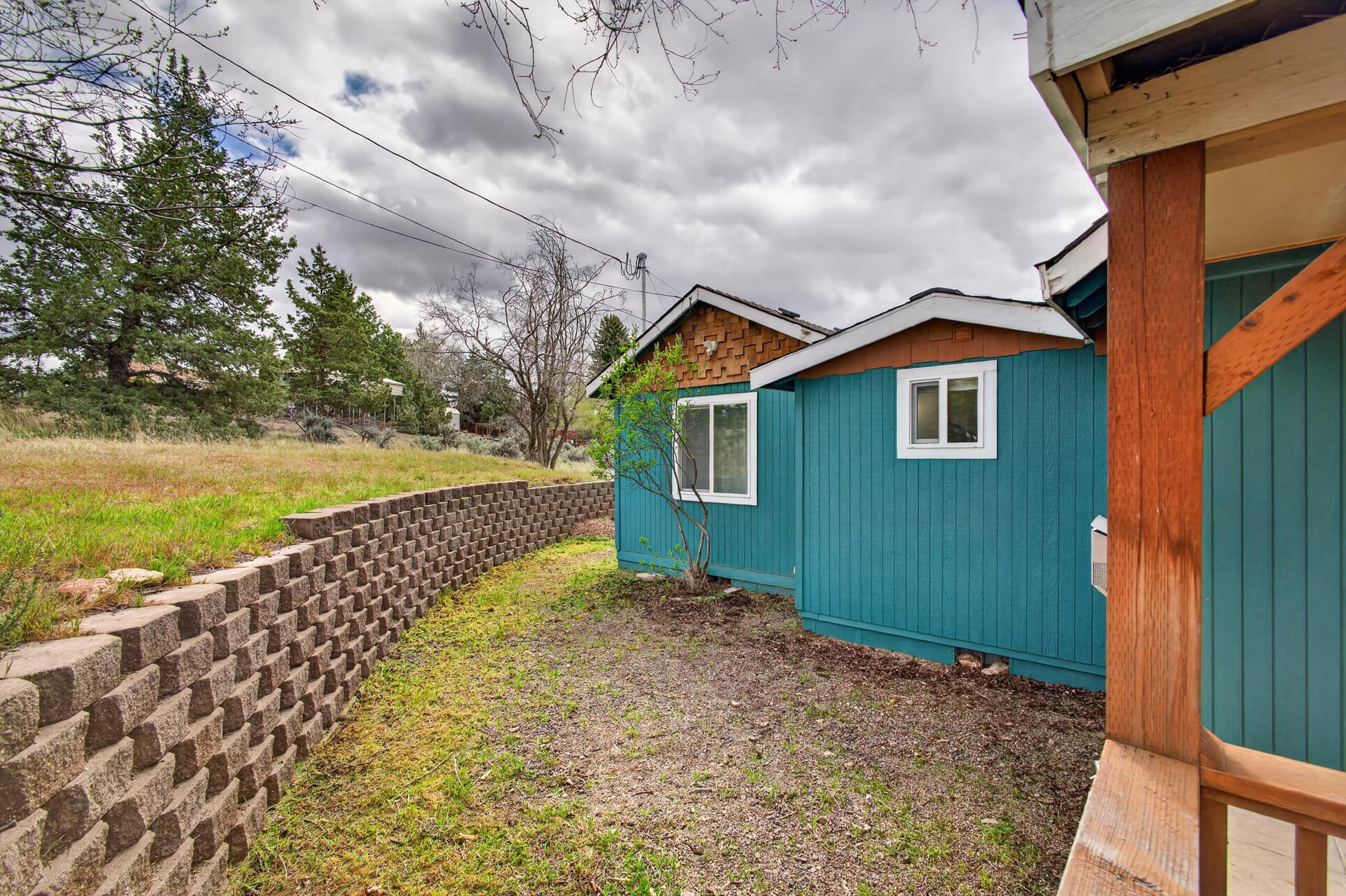 6. Photo 4 of 42, 451 SE C Street, Madras, OR 97741