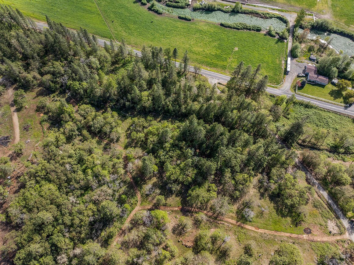 2. Photo 3 of 13, 10470 N Applegate Road, Grants Pass, OR 97527