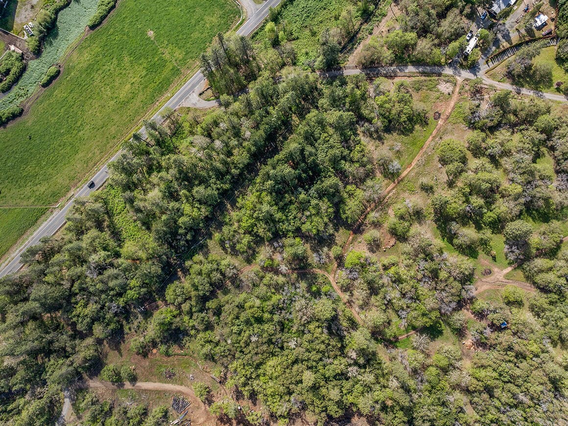 3. Photo 4 of 13, 10470 N Applegate Road, Grants Pass, OR 97527