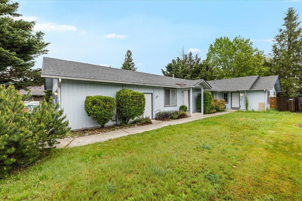 02-CI_8676. Photo 1 of 25, 1365 SW Sun Glo Drive, Grants Pass, OR 97527