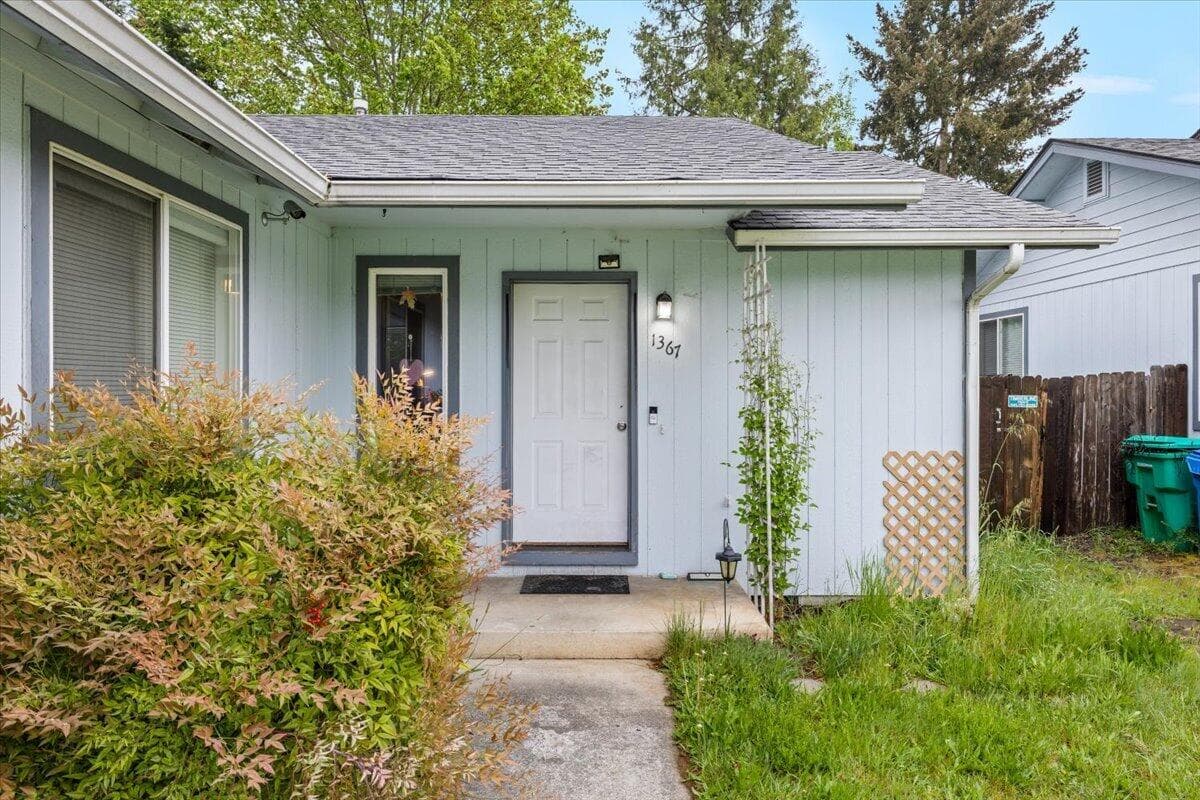 04-CI_8686. Photo 3 of 25, 1365 SW Sun Glo Drive, Grants Pass, OR 97527