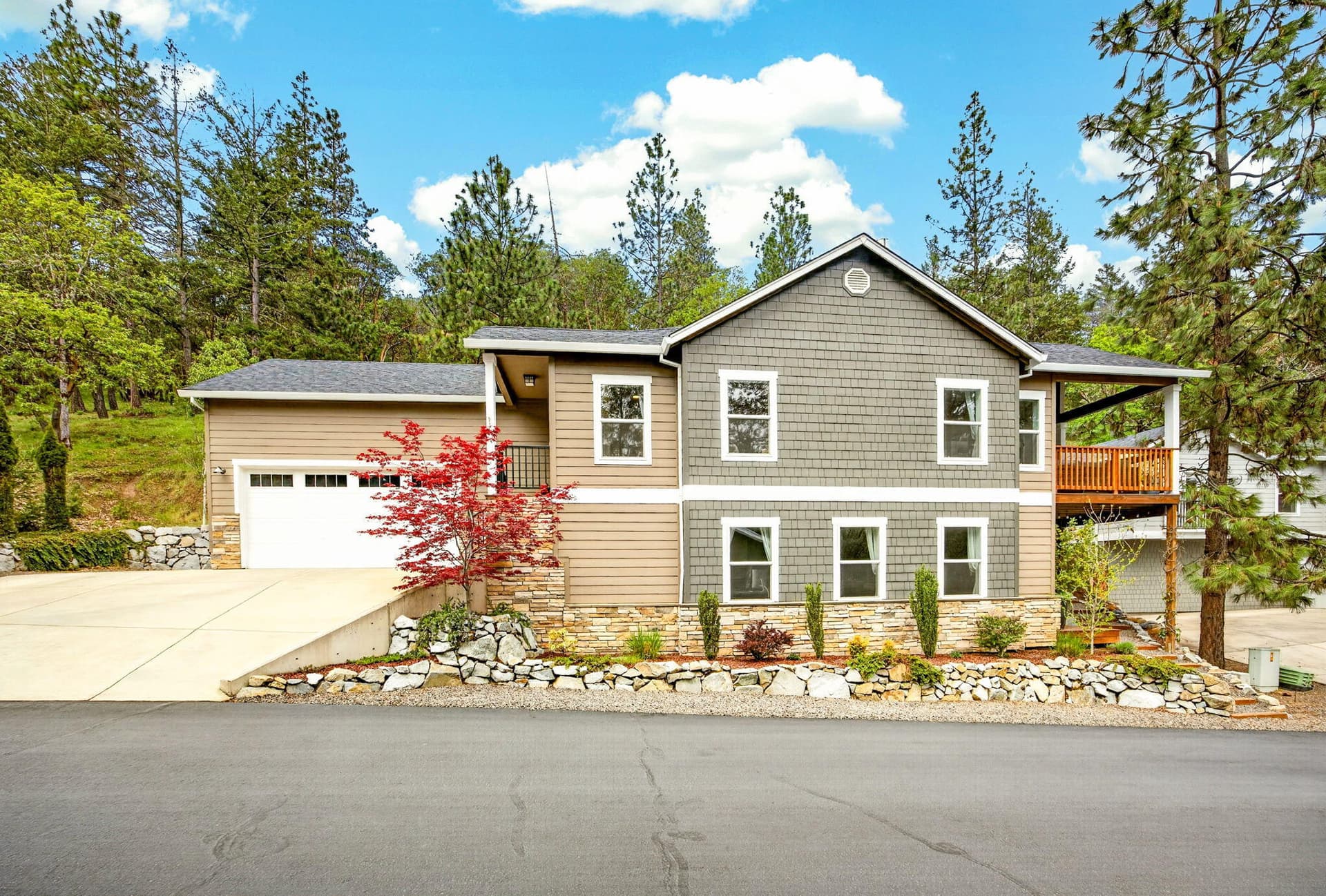 ApxHR00001. Photo 1 of 47, 915 Hangman Way, Jacksonville, OR 97530