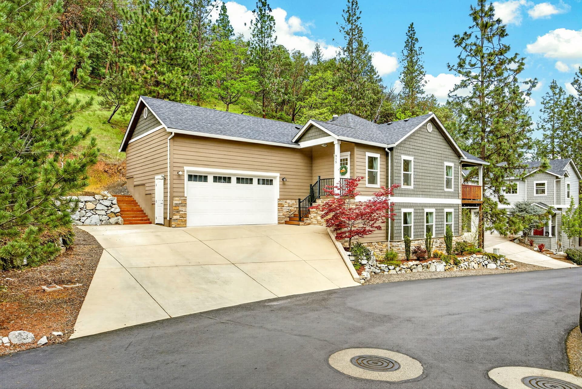 ApxHR00002. Photo 2 of 47, 915 Hangman Way, Jacksonville, OR 97530