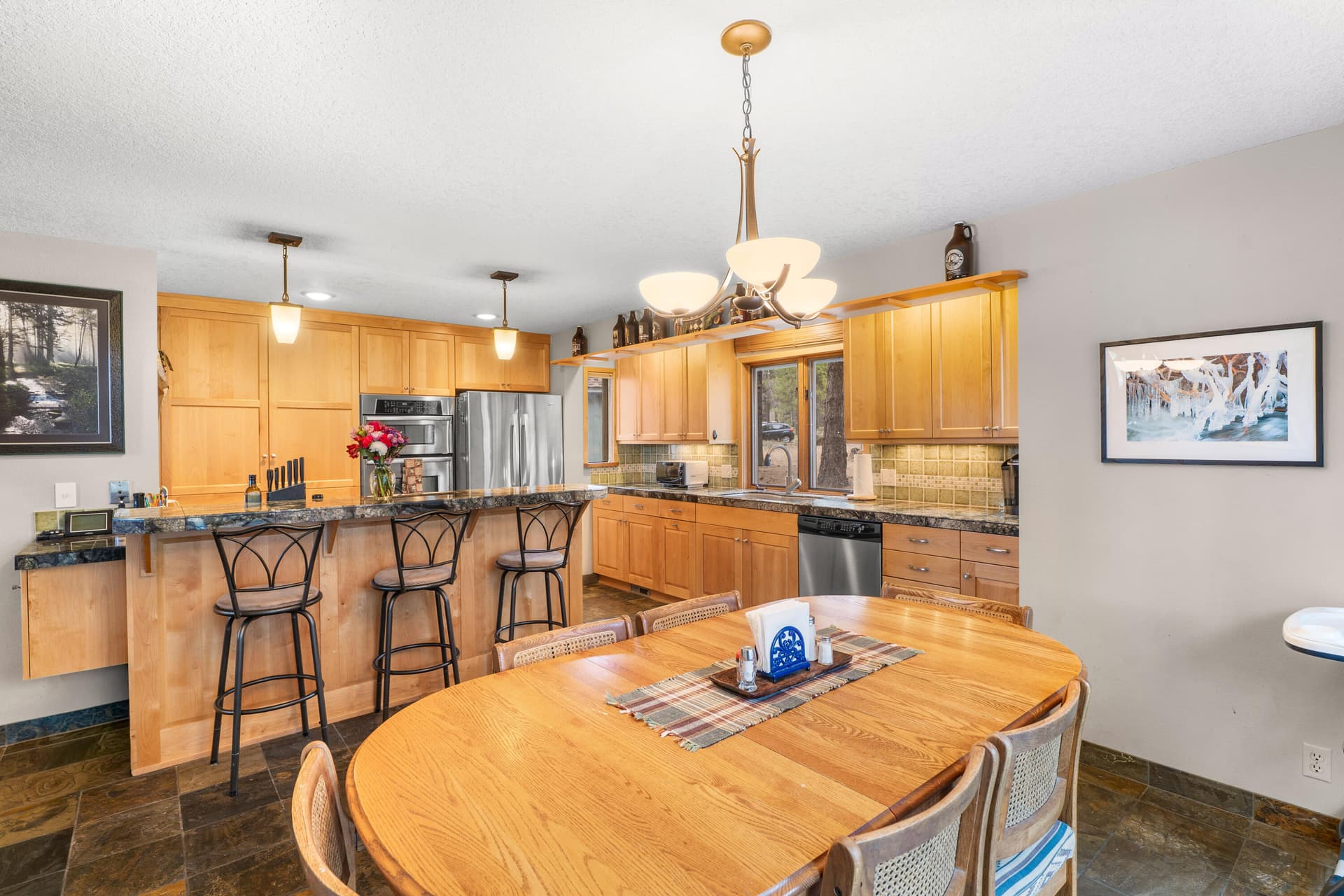 12-Dining Room. Photo 4 of 30, 17920 Flat Top Lane Unit 12, Sunriver, OR 97707