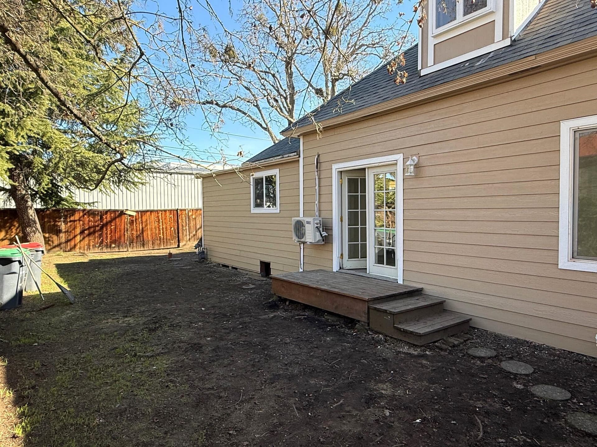 329 Side and yard 2. Photo 5 of 45, 329 S Grape Street, Medford, OR 97501