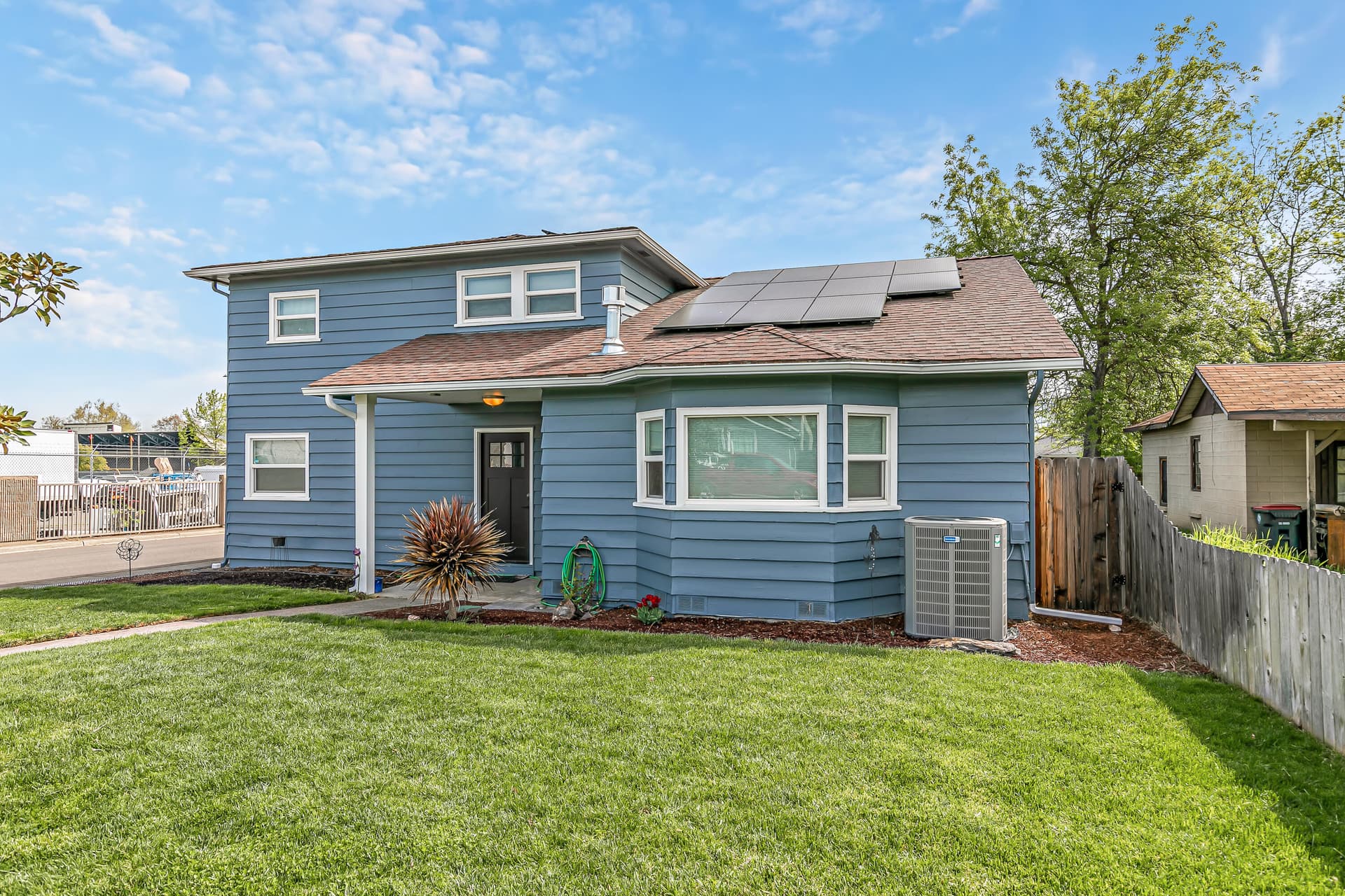 9R9A5677. Photo 1 of 38, 923 Jasper Street, Medford, OR 97501