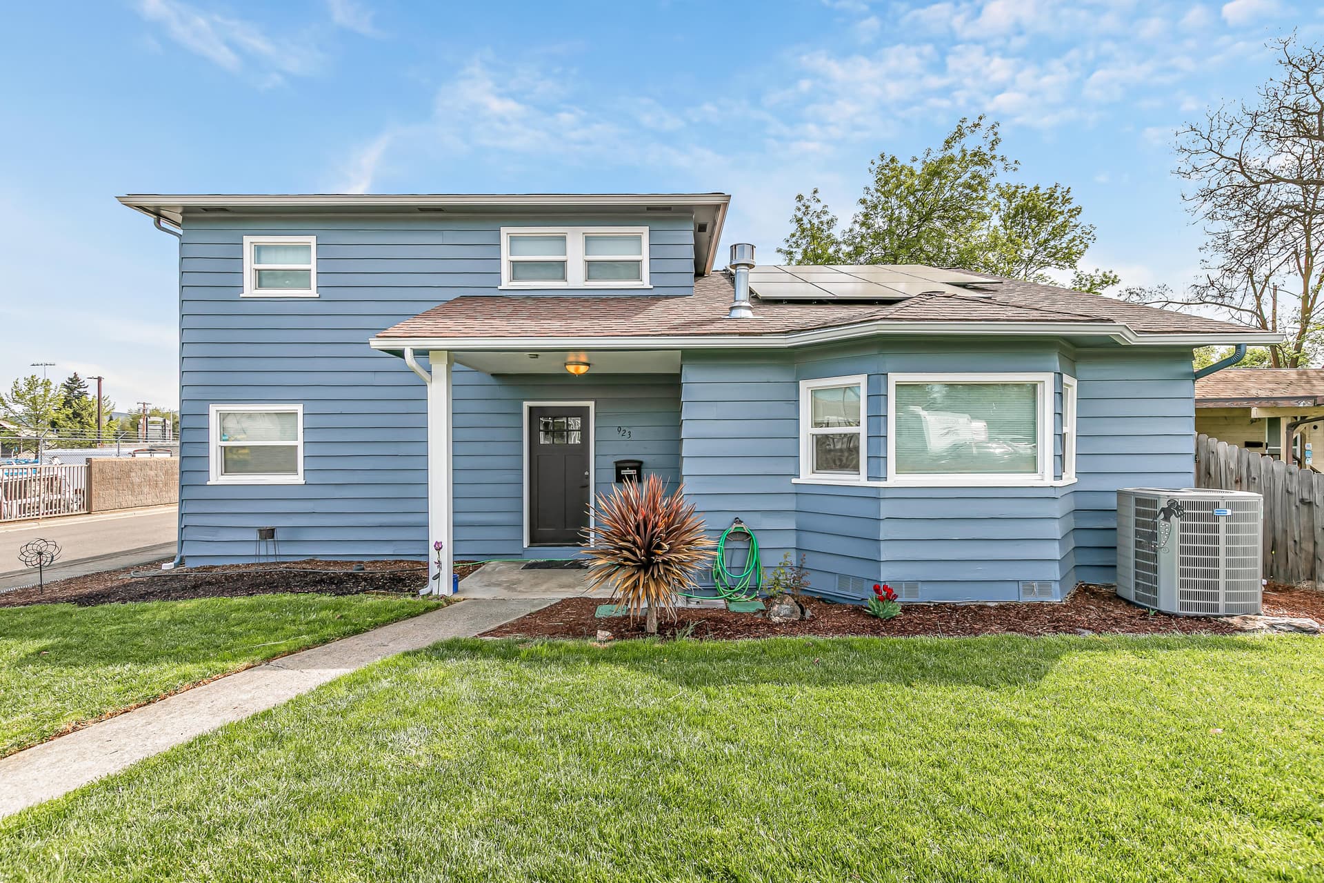 9R9A5682. Photo 2 of 38, 923 Jasper Street, Medford, OR 97501