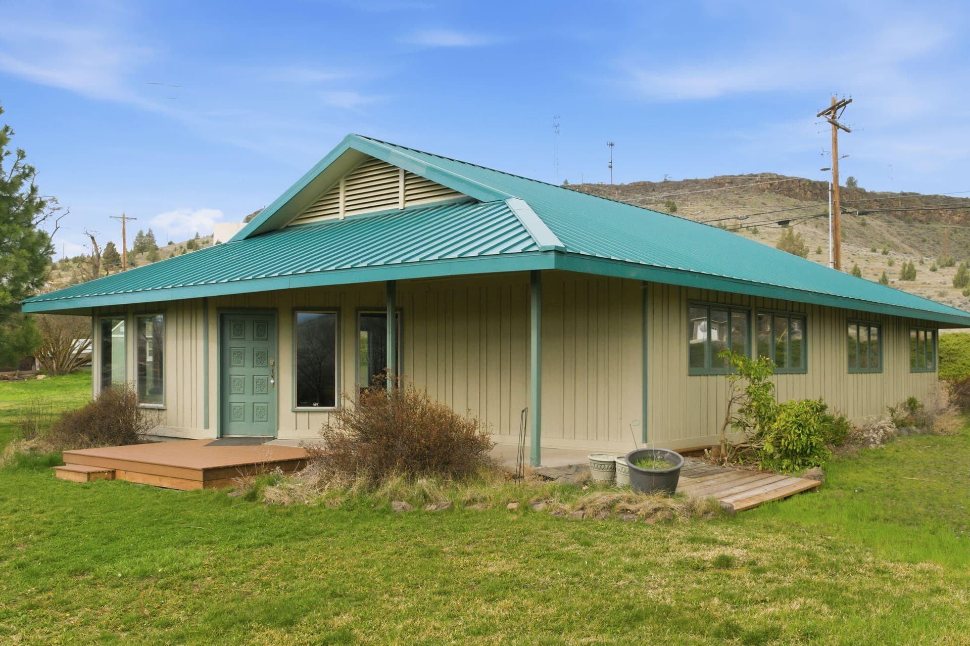 Building. Photo 1 of 25, 615 Timber Lane, Maupin, OR 97037